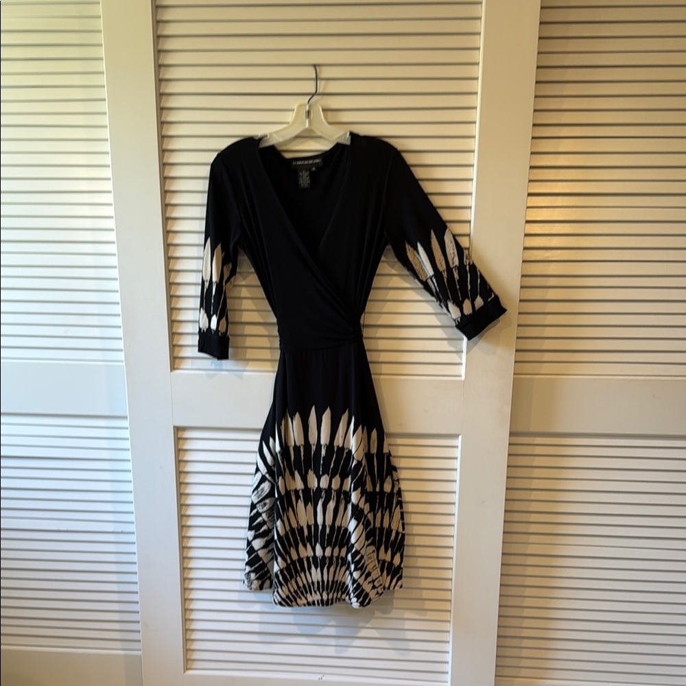 Elegant Donna Morgan wrap dress with tie in back. Size 10
